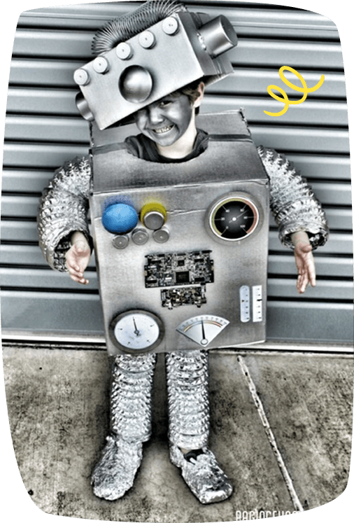 Kind im Roboterkostüm
